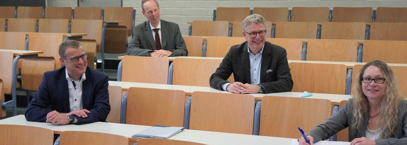Vertragsunterzeichnung für die Zusammenarbeit zwischen TAN und FH-Kiel