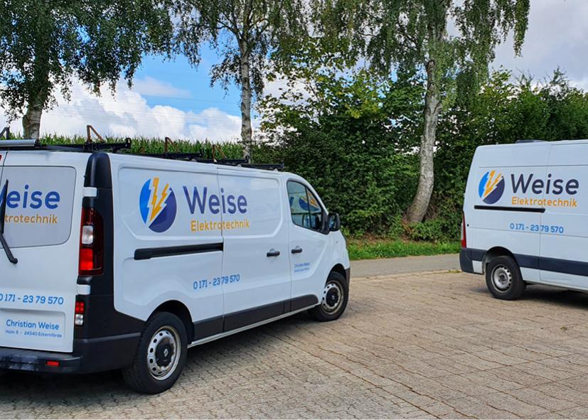Zwei Firmenwägen von Weise Elektrotechnik